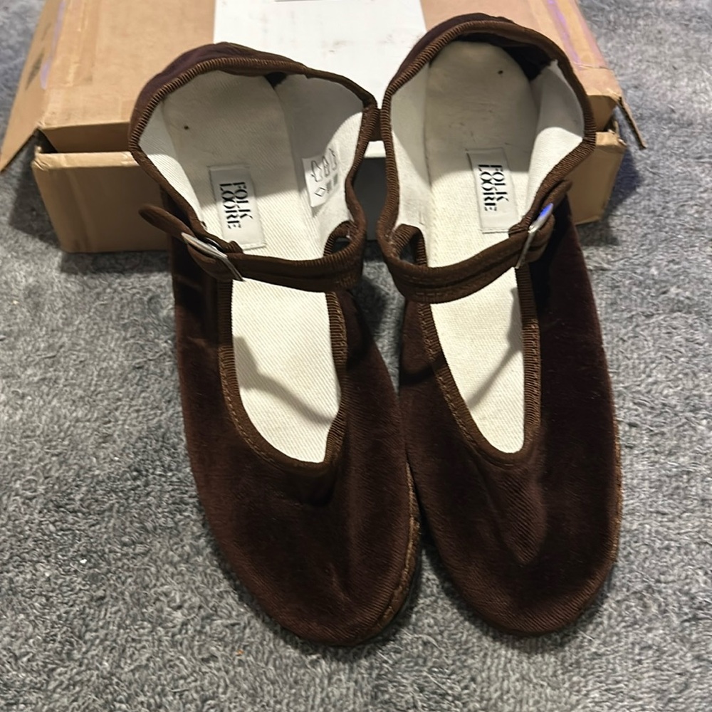 Folk loore brown Italian new shoes
